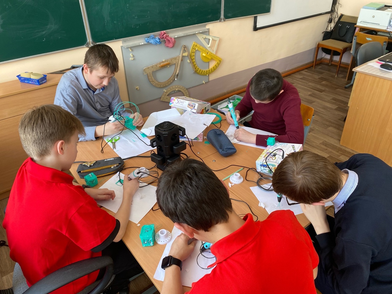 Первая образовательная сессия мобильного технопарка Кванториум в Днепровской школе.